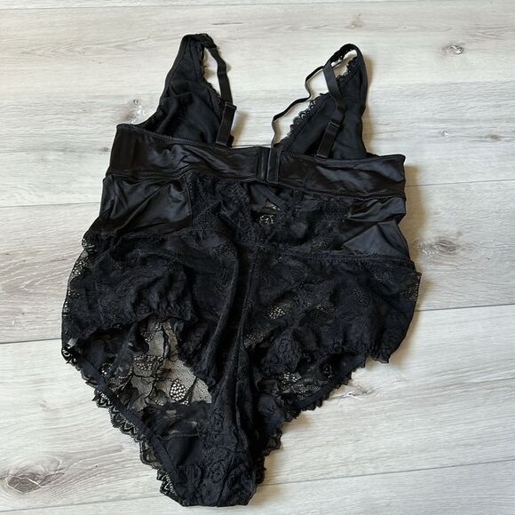 TORRID Satin And Lace Retro‎ Plunge Bodysuit black Size 0 NWT s - Picture 8 of 8